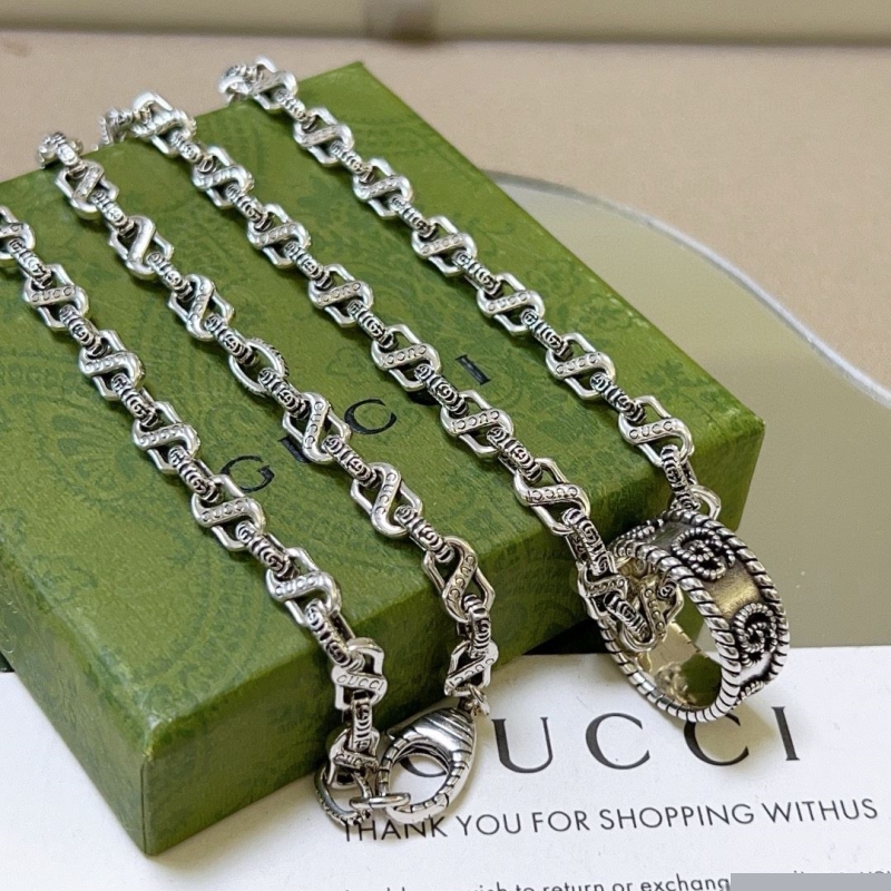 G*u*i necklaces